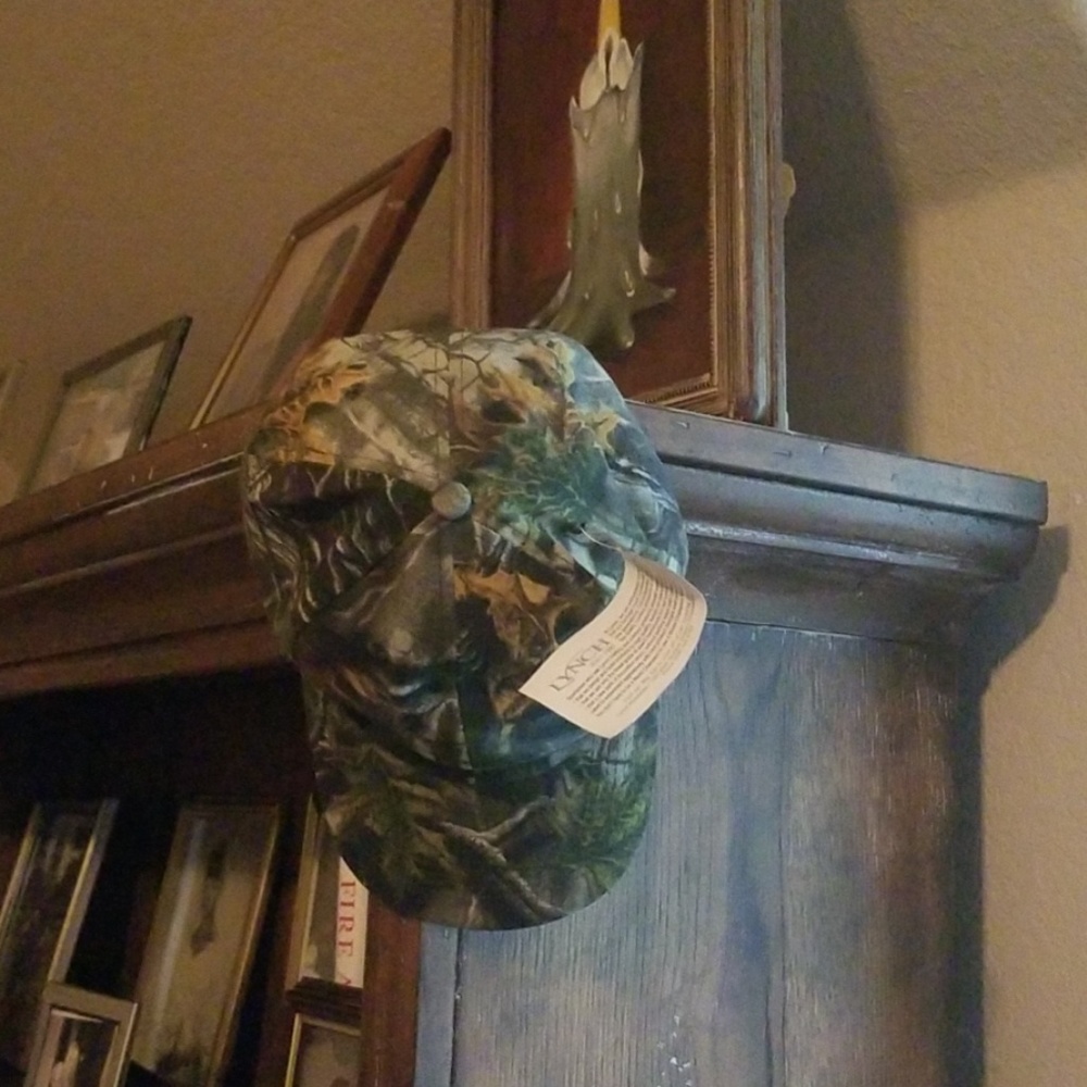 Camouflage cap w/velcroe strap